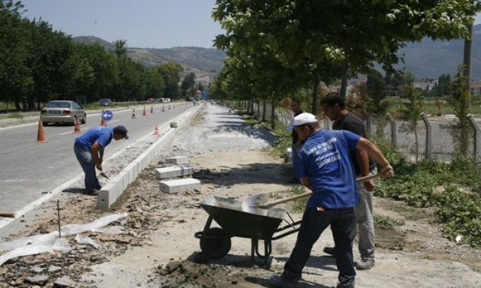 Selçuk Mezarlığına Kaldırım