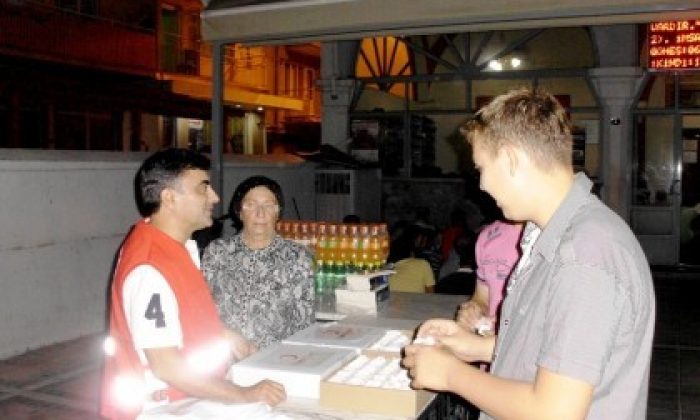 Kızılay, Kadir Gecesi Camilerde Lokum Dağıttı