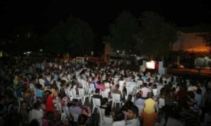 Hacivat ve Karagöz’e Selçuk’ta Büyük Alkış