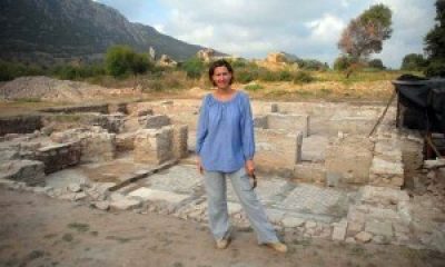 Efes Antik Kenti Kazısında İlk Kez Demir Kılıç Bulundu