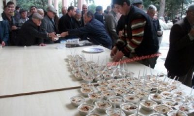 Selçuk Kuran Kursu Yetkililerinden Aşure Dağıtımı