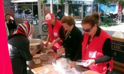 Kızılay Selçuk Şubesi Aşure Dağıttı