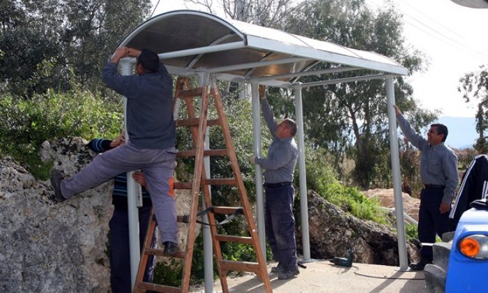 Köyden mahalleye dönüşen yerleşim yerlerine otobüs durakları yapıldı