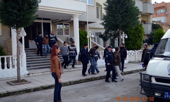 Selçuk’ta 3 Kişiyi Kandıran Zeytinyağı Dolandırıcıları Yakalandı