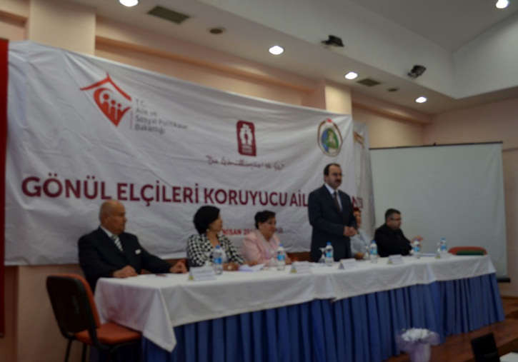 SOLDAN SAGA SELÇUK KAYMAKAMI AYHAN BOYACI VE ESI HAVVA HANIM. VA