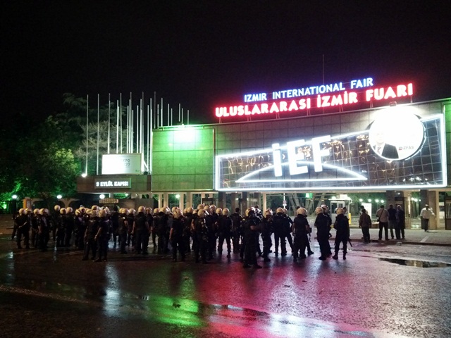 izir-gazlar-altinda (1)