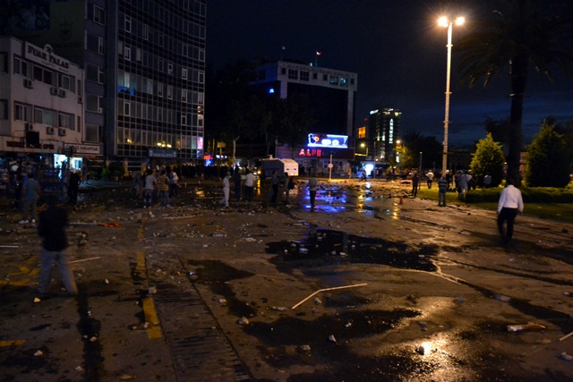 izir-gazlar-altinda (2)