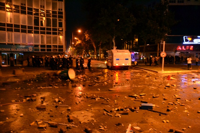 izir-gazlar-altinda (3)