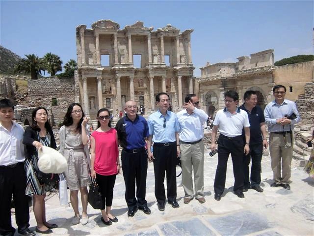 Çin Halk Cumhuriyeti Meclis Başkan Vekili Efes Antik Kentinde (1)