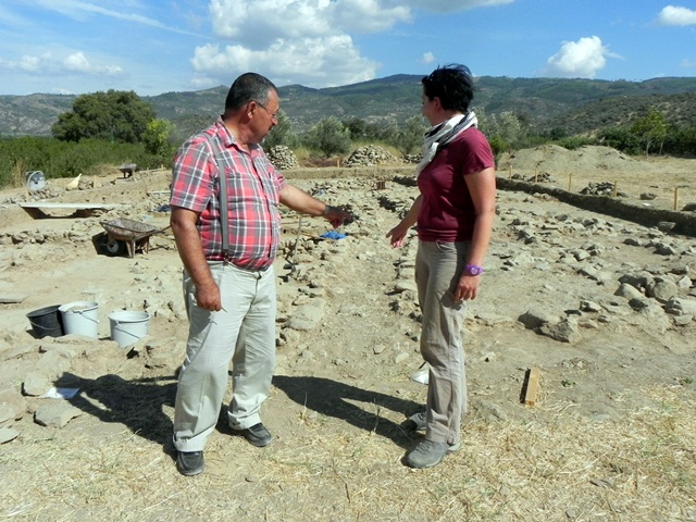 KAZI SORUMLUSU  DR .BABARA HOREJS  BURADA KAZILARI ILK BAÞLATAN