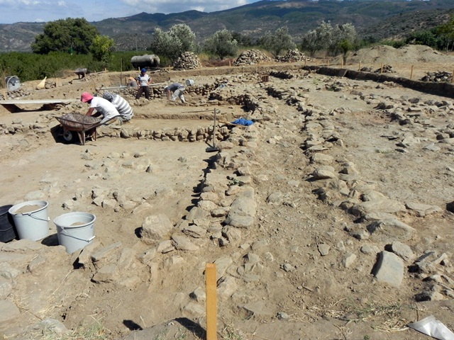 ERKEN TUNÇ ÇAGI EVLERININ SOKAKLARI ÇOK DARMIS DHA VEYSEL EROL