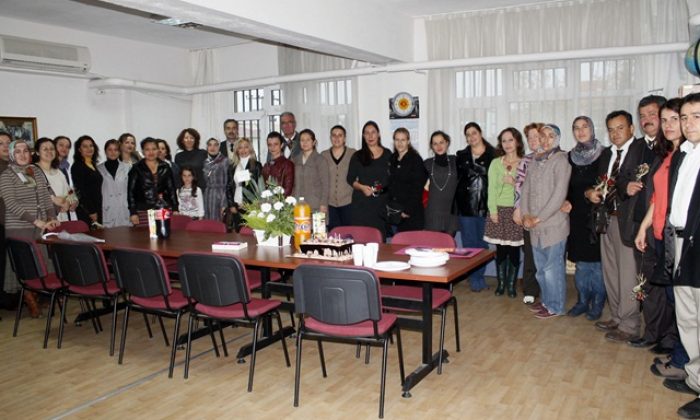 Öğretmenlere Sürpriz Kutlama