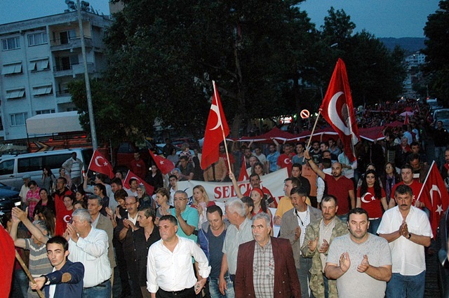 selcuk-bayrak-yuruyusu (1)