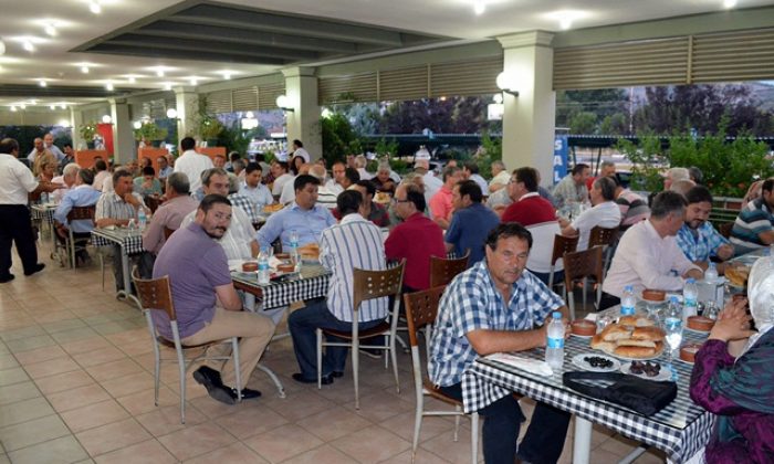 Başterzi’den İftar Yemeği