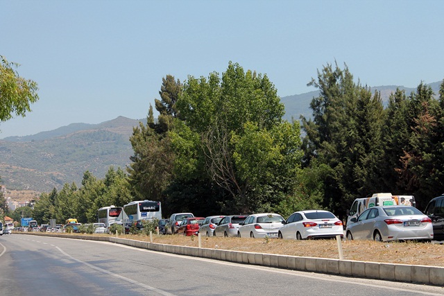 selcukta-bayram-trafigi (1)
