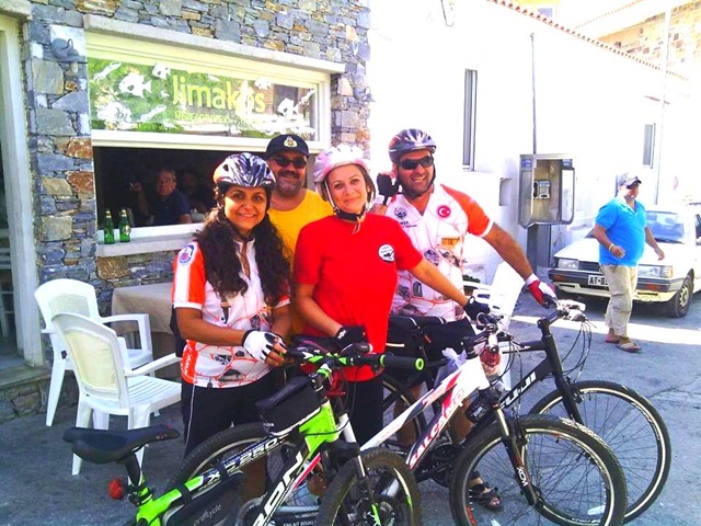 Türk Bisikletçiler Yunanistanda İlgi Topladı (1)