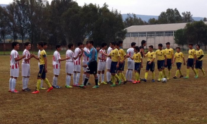 Efes Spor U-15 on kişiyle kazandı