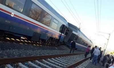 İzmir’de yolcu treni raydan çıktı