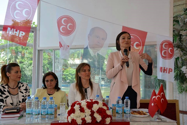 İzmirli kadınlardan MHP’ye büyük ilgi (2)