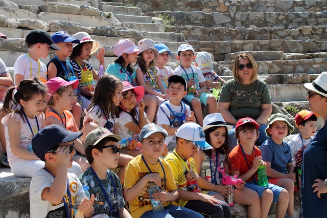 Arkeoloji Kulübü Öğrencileri Efes Ören Yerini Gezdi (2)