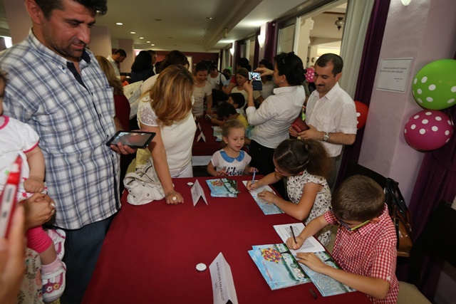 Çocuk Yazarlar ilk kitaplarını imzaladı (3)
