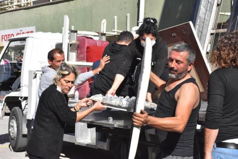 Son dakika haberler: İzmirde deprem bölgesinde evleri zarar gören vatandaşlar taşınıyor Bütün her şeyimiz bu apartman