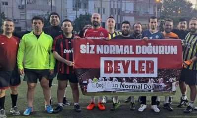 Belediye Çalışanlarından Anlamlı Dostluk Maçı: “SİZ NORMAL DOĞURUN BEYLER” pankartıyla mesaj verdiler