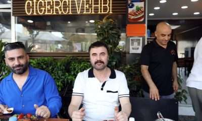 Sanatçı Hüseyin Tatlı Selçuk’ta Kirvesiyle Buluştu