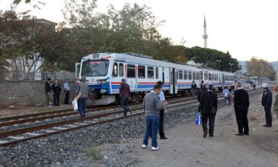 Vatandaşlar tepki için seyir halindeki treni durdurdu