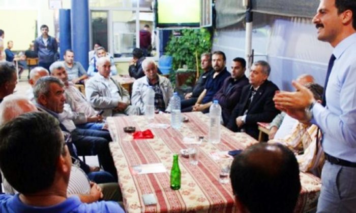 Köylüler Dalgıç’ı çiçeklerle karşıladı