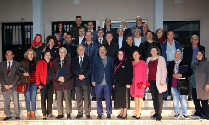 Başkan Bakıcı’dan muhtarlara plaket