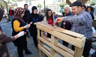 Huzurevi sakinlerinden kadınlara anlamlı hediye