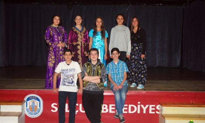 “Öksüz Kız” Sahneye çıkıyor