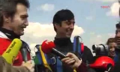 Kürşat Tüzmen Selçukta paraşütle tandem atlayışı yaptı